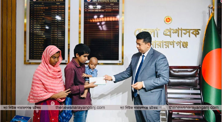 ব্যস্ততামুখর দিনেও মানবিক সহায়তায় জেলা প্রশাসকের উদারতা