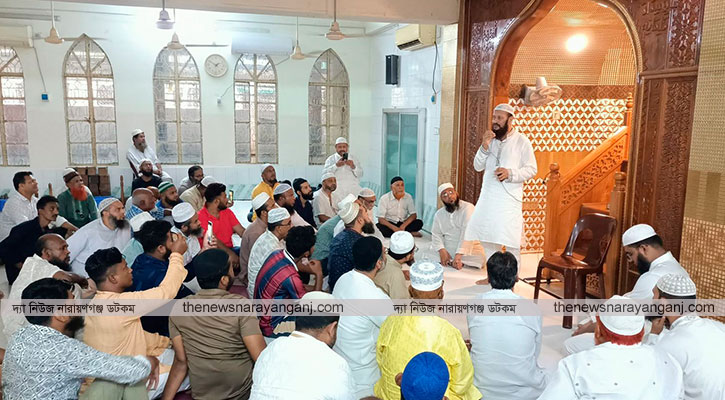 খানপুরে মসজিদে মুসুল্লীদের সাথে মাকসুদ হোসেন কুশল বিনিময়