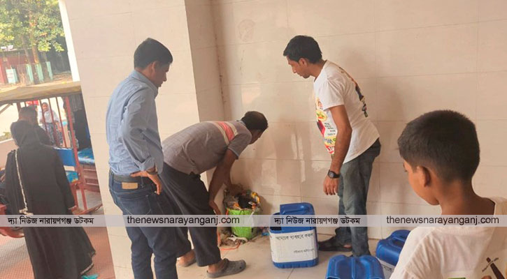 বাবুল এর উদ্যোগে ব্লিচিং ও ময়লা ফেলার বিন বিতরণ