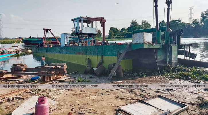 বন্দরে আওয়ামী লীগ নেতার ডকইয়ার্ড থেকে চোরাই ড্রেজার জব্দ