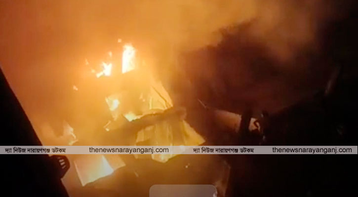আগুনে পুড়লো মার্কেটের ৩০টি দোকান