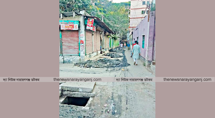 ড্রেনের জমিয়ে রাখা ময়লায় দূষিত হচ্ছে খানপুরের পরিবেশ