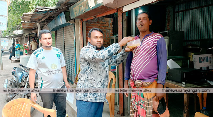 সাখাওয়াতের মনোনয়ন খবরে বন্দরে মিষ্টি বিতরণ