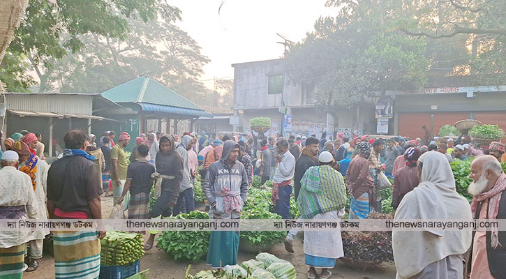 কৃষকের হাটের সবজি হাত বদলে বিক্রি হচ্ছে দ্বিগুন দরে