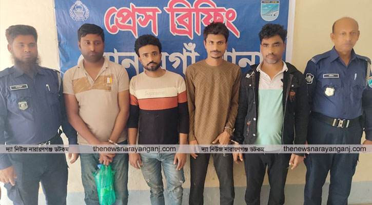 সোনারগাঁয়ে প্রস্তুতিকালে ৪ ডাকাত গ্রেপ্তার, দেশীয় অস্ত্র উদ্ধার
