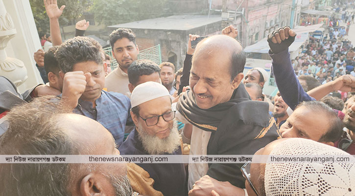 কদমরসুল দরগাহ জিয়ারত করলেন কালাম, বুকে জড়িয়ে ধরলেন বাবুল