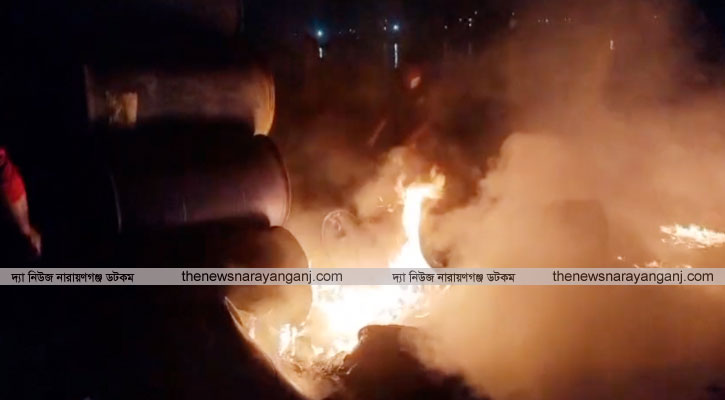সোনারকান্দা হাটে ড্রামের গোডাউনে আগুন