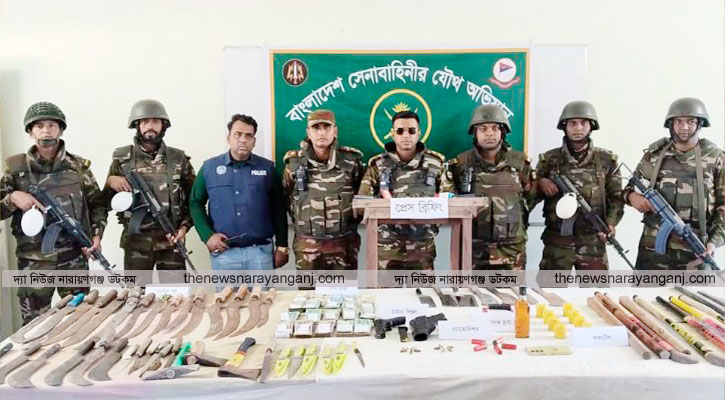 নারায়ণগঞ্জে যৌথবাহিনীর অভিযানে লুটকৃত অস্ত্র উদ্ধার