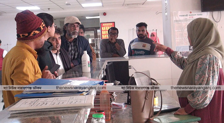 আকিজ সিমেন্টে দগ্ধ শ্রমিকদের খোঁজ নিতে বার্ন ইউনিটে সুজন