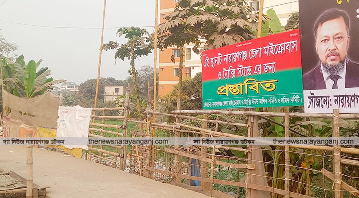 রেলওয়ের খাল দখল করে ট্যাক্সি স্ট্যান্ড, জলাবদ্ধতার আশঙ্কা