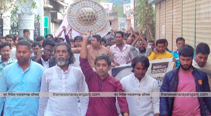 তরুণদের মধ্যে সাড়া ফেলেছেন তারিকুল সুজন