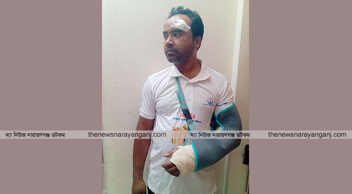 ফ্রিল্যান্সারের হাত ভেঙ্গে সাড়ে তিন লাখ টাকার মালামাল লুট