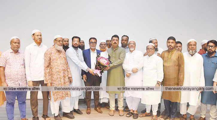 নাসিক প্রশাসক সাখাওয়াতকে ব্যবসায়ী নেতা কবির খানের ফুলের শুভেচ্ছা