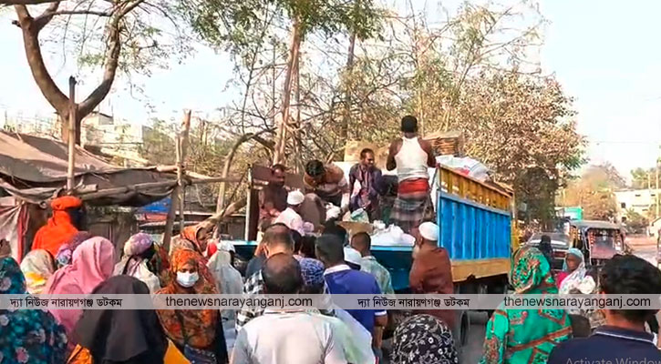 টিসিবি পণ্যে অতিরিক্ত ১০টাকা নেওয়ার অভিযোগ