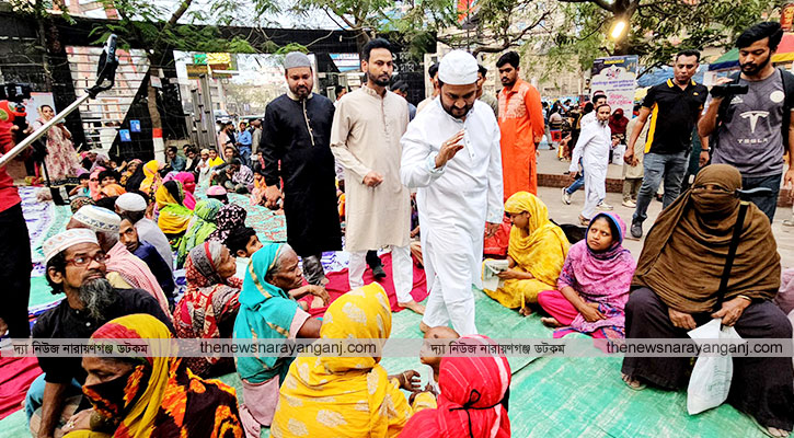 চাষাঢ়ায় এক ইফতারেই আলোচনায় রাকিব