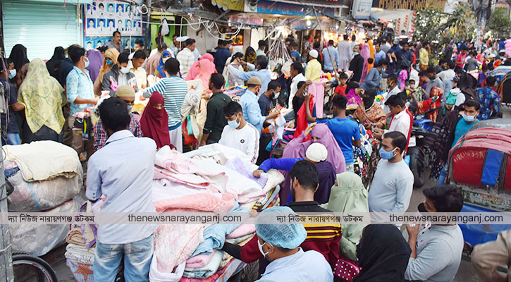 চাঁদা দিয়ে ফুটপাতে বসে হকার