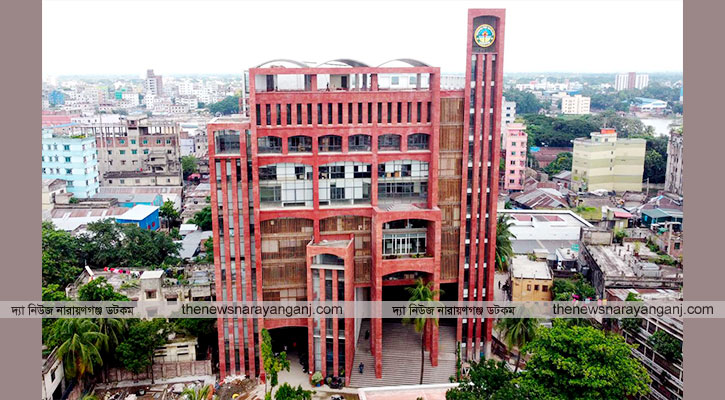 দলীয় নেতাকর্মী বেষ্টিত প্রশাসক, নাগরিক সেবায় ভোগান্তি