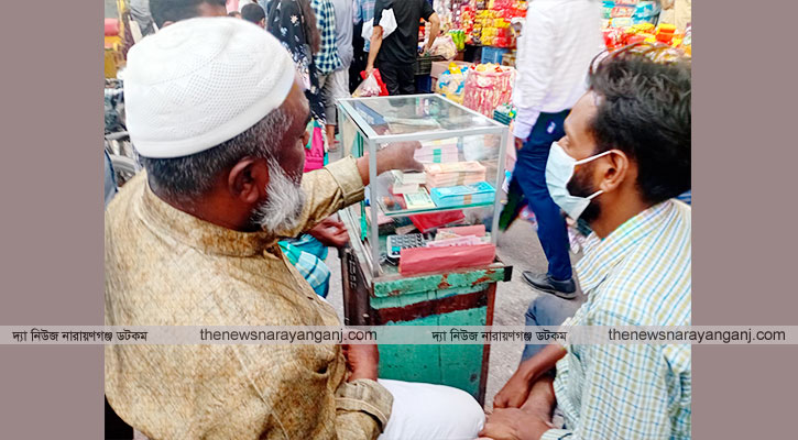 নতুন নোট বিক্রি জমজমাট, বান্ডেল প্রতি ১৫০ থেকে ৬০০ টাকা বেশি