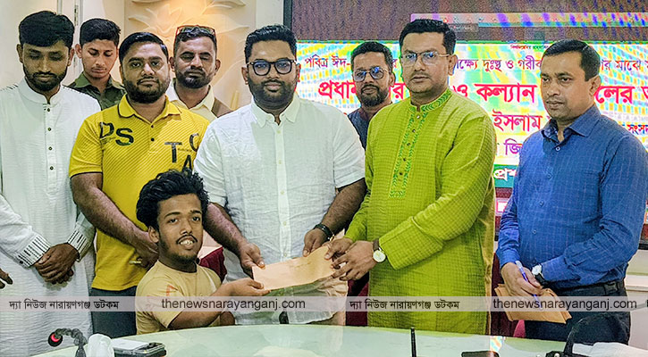 প্রধানমন্ত্রীর ত্রাণ তহবিলের আর্থিক অনুদান পৌছে দিলেন মান্নান