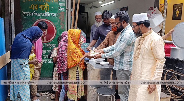 স্বাধীনতা দিবসে মহানগর শ্রমিক কল্যাণ ফেডারেশনের খাবার বিতরণ