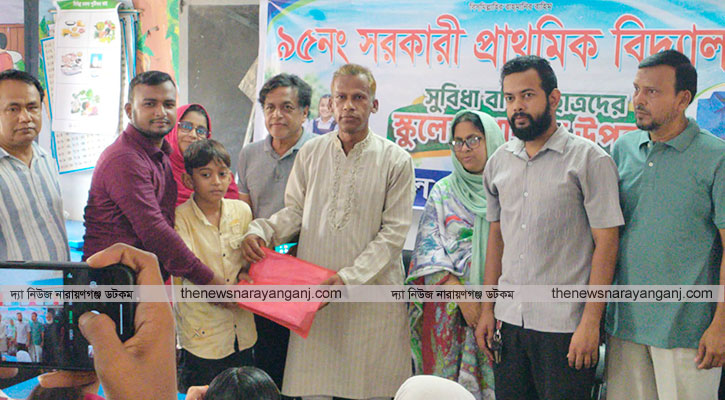 স্কুলের শিক্ষার্থীদের নতুন পোশাক দিলো সামাজিক সংগঠন বদল