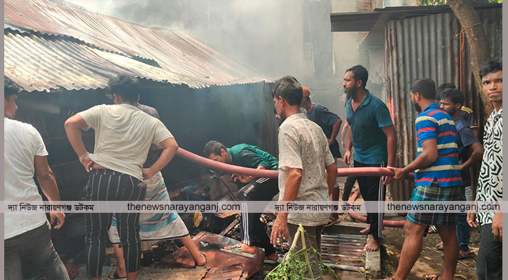 বন্দরে আগুনে পুড়ল ৩ ঘর