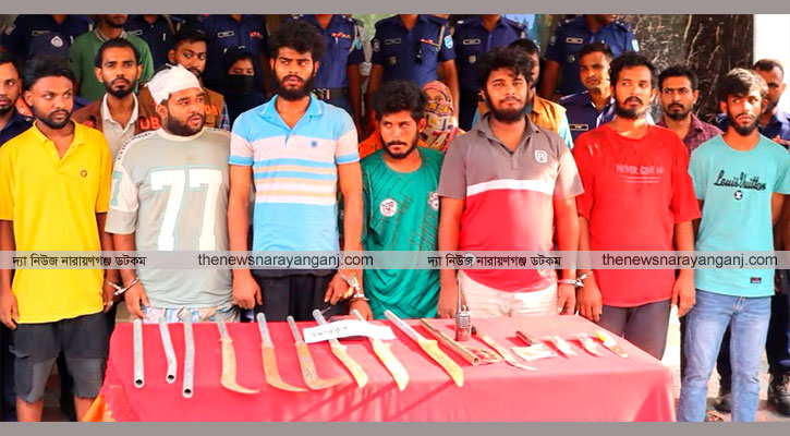 বন্দরে অস্ত্র সহ সিফাত বাহিনীর প্রধান সহ ১১ জন পাকড়াও