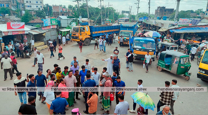 রাস্তা সংস্কারের দাবিতে নবীগঞ্জে বিক্ষোভ