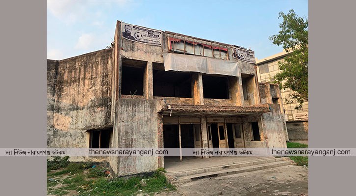 টাউন হল ও জিয়া হল বিতর্কে লাভ ক্ষতি