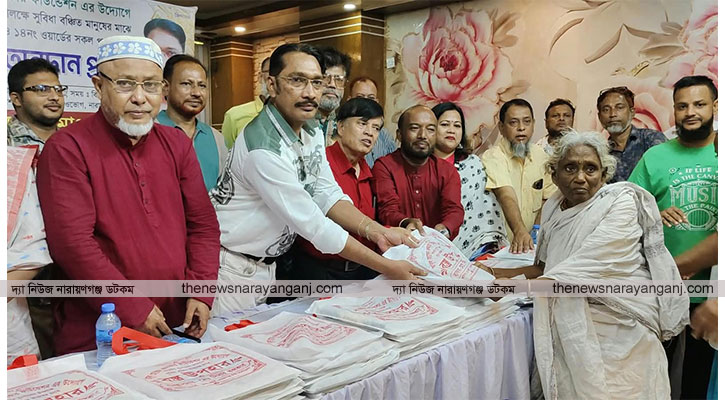 পূজামণ্ডপে অনুদান সনাতন ধর্মাবলম্বীদের পোশাক দিলেন দিদার খন্দকার