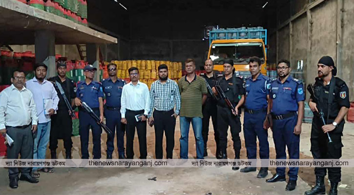 বন্দরে অবৈধ এলপিজি সংরক্ষণাগারে র‍্যাবের অভিযান