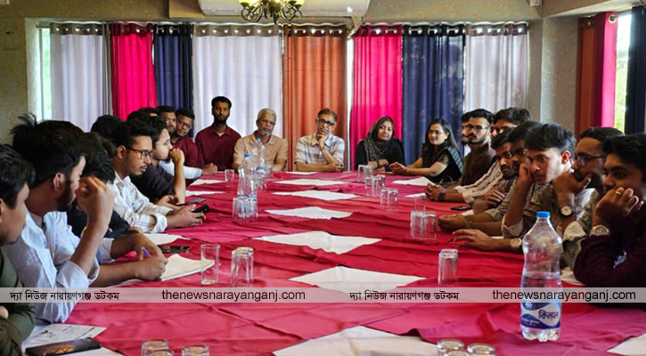 ঢাবি শিক্ষার্থীদের সাথে বিএনপির আহ্বায়কের মত বিনিময়