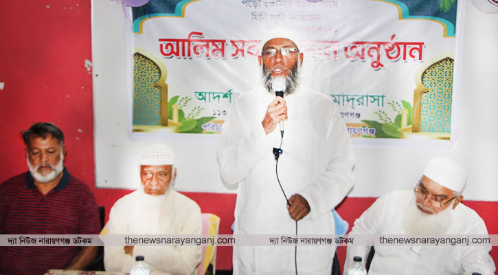 আদর্শ মহিলা আলিম মাদরাসার সবক প্রদান