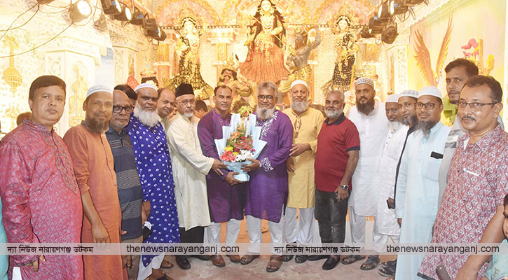 উকিলপাড়া পূজামন্ডপ পরিদর্শনে হোসিয়ারি সমিতি সভাপতি