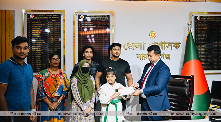 কারাতে প্রতিযোগিতায় অংশগ্রহণকারী খেলোয়াড়দের আর্থিক সহযোগিতায় ডিসি