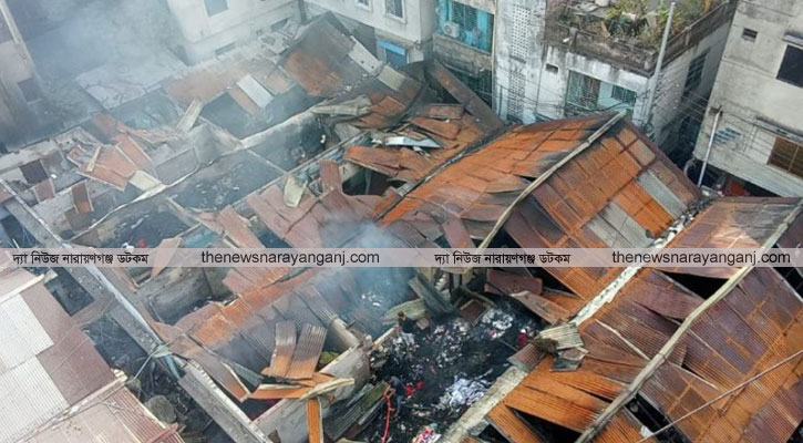 আগুনে পুড়ে বড় ধাক্কা