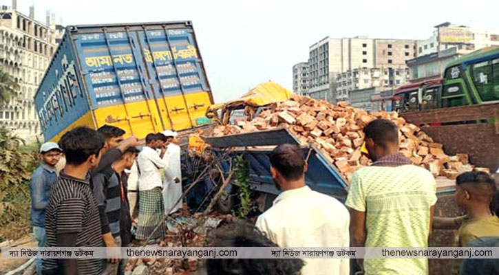 দাড়িয়ে থাকা কাভার্ডভ্যানের পিছনে ট্রাকের ধাক্কা হেলপার নিহত