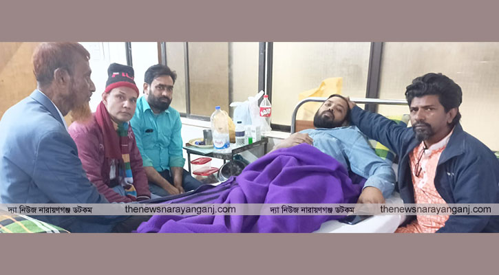 কিডনী রোগে আক্রান্ত সাংবাদিক ইকবালের শয্যাপাশে সহকর্মীরা