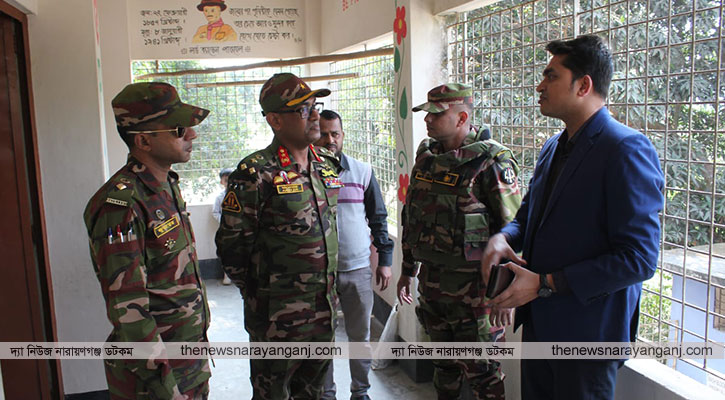 আড়াইহাজারে ভোটকেন্দ্র পরিদর্শনে সেনাবাহিনী