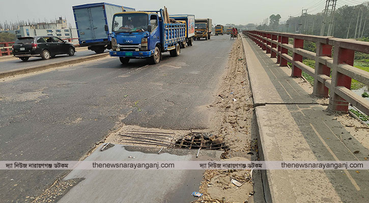 মহাসড়কে ভোগান্তি বাড়াচ্ছে ঝুঁকিপূর্ণ লাঙ্গলবন্দ ব্রিজ