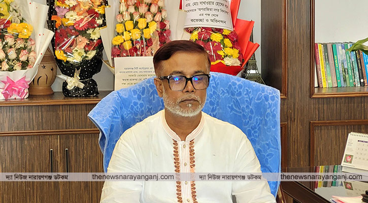 সাখাওয়াত হোসেন খানের দিকে তাকিয়ে নগরবাসী