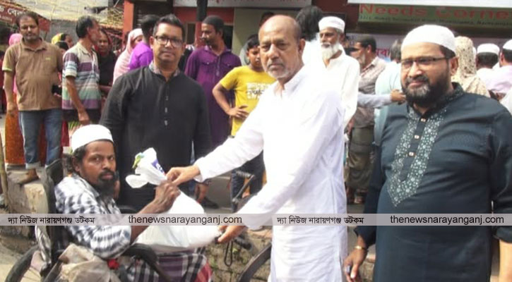 বিএনপি নেতা বাবুলের ঈদ সামগ্রী বিতরণ