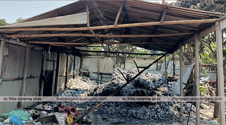 বন্দরের তুলার গোডাউনে আগুন