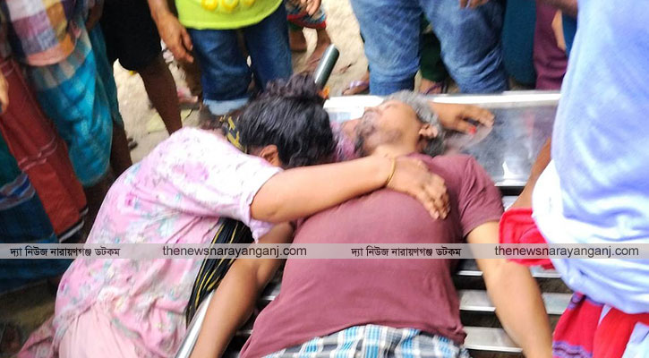 বন্দরে টিউবওয়েল বসাতে গিয়ে বিদ্যুৎস্পৃষ্টে স্কুল দপ্তরির মৃত্যু