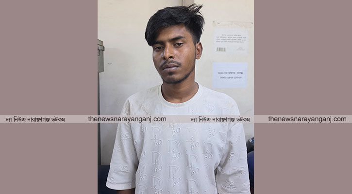 মোবাইল কিনে না দেওয়ায় বাবাকে কুপিয়ে জখম, পুত্র গ্রেফতার