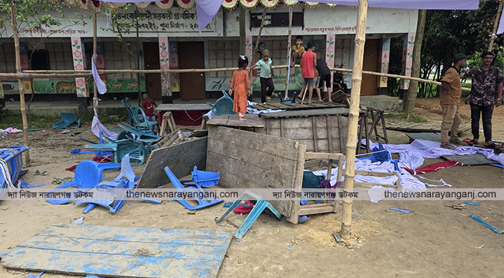 এনসিপির মঞ্চ চেয়ার টেবিল ভাঙচুর, অভিযোগ ছাত্রদলের দিকে