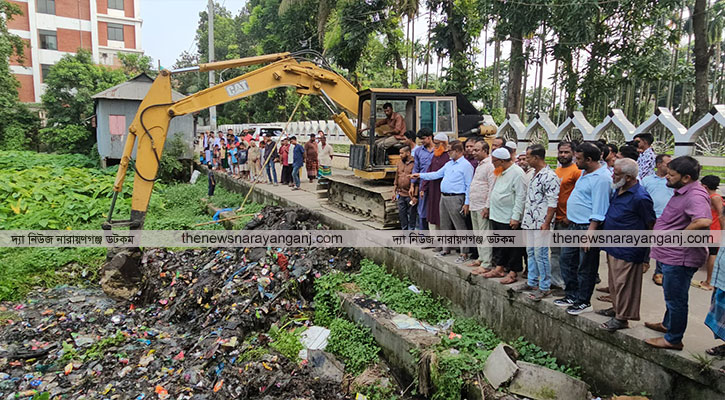 বন্দরে ২০ বছরের পরিত্যক্ত পুকুর সংস্কার