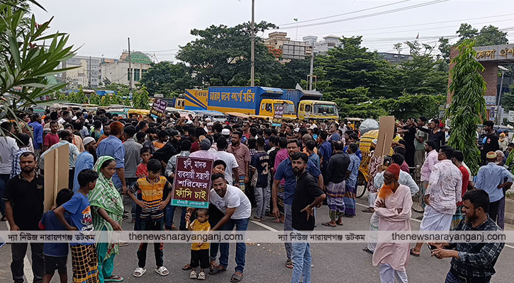 ডিশ ব্যবসায়ী নাছির হত্যার বিচার দাবীতে সড়ক অবরোধ করে বিক্ষোভ