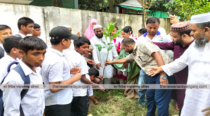 মালিবাগ কেরামতিয়া স্কুলে ওয়ান চাইল্ড ওয়ান ট্রি কর্মসূচি পালন