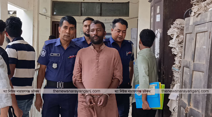 আদালতে নাছির হত্যা মামলার আসামীকে পুলিশের সামনে মাটিতে ফেলে মারধর